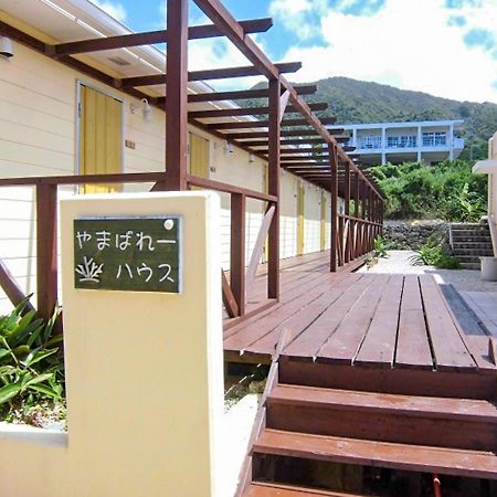 Hotel Asobibase Yamabare-House à Ishigaki  Extérieur photo