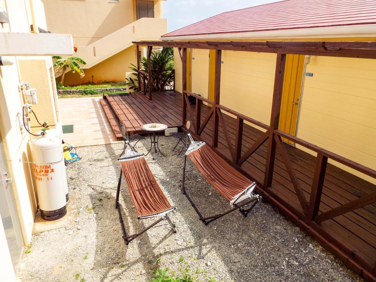Hotel Asobibase Yamabare-House à Ishigaki  Extérieur photo