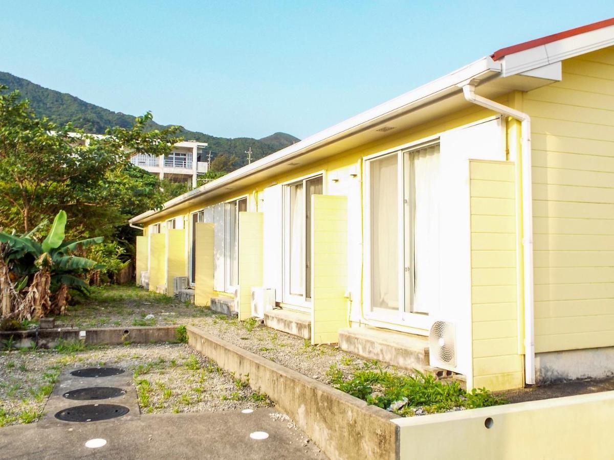 Hotel Asobibase Yamabare-House à Ishigaki  Extérieur photo