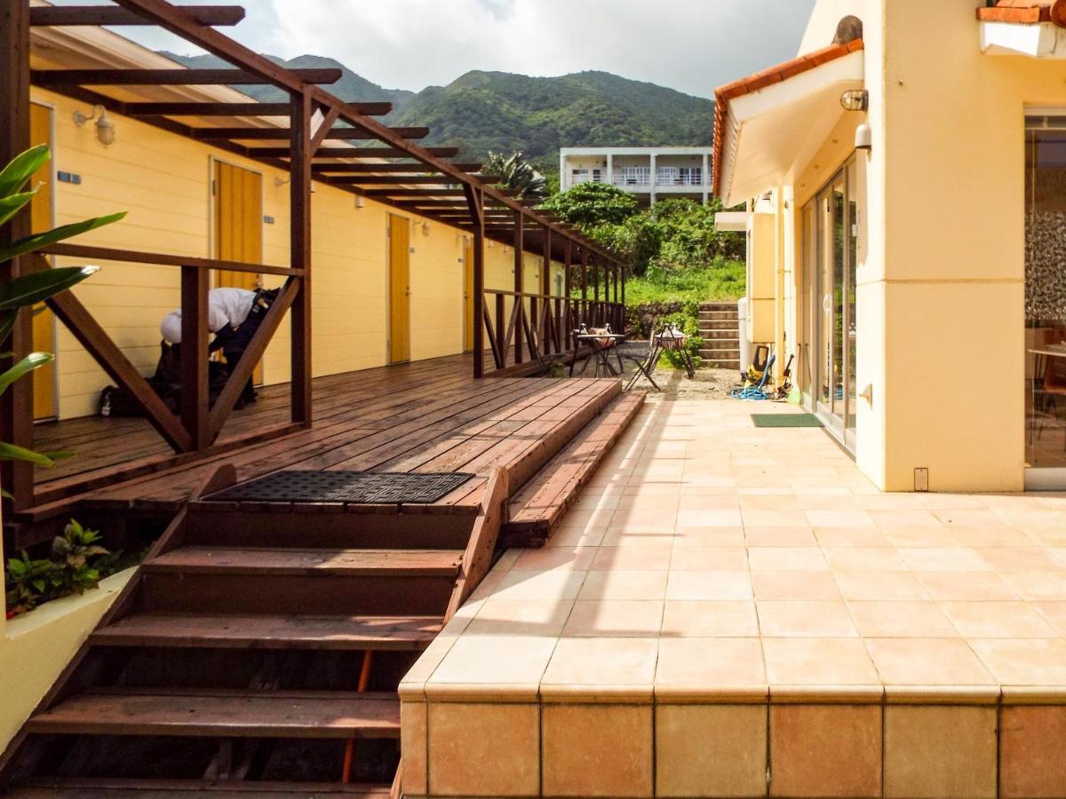 Hotel Asobibase Yamabare-House à Ishigaki  Extérieur photo