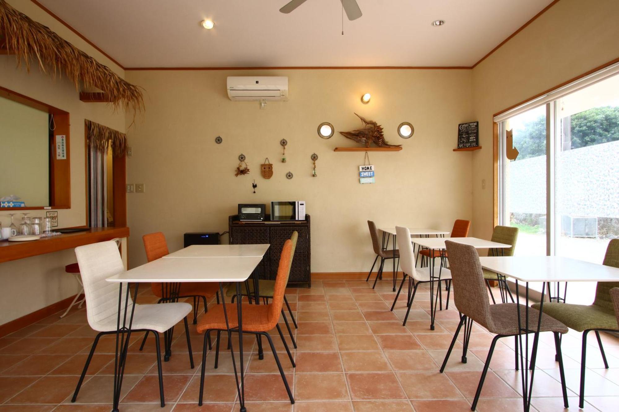 Hotel Asobibase Yamabare-House à Ishigaki  Extérieur photo