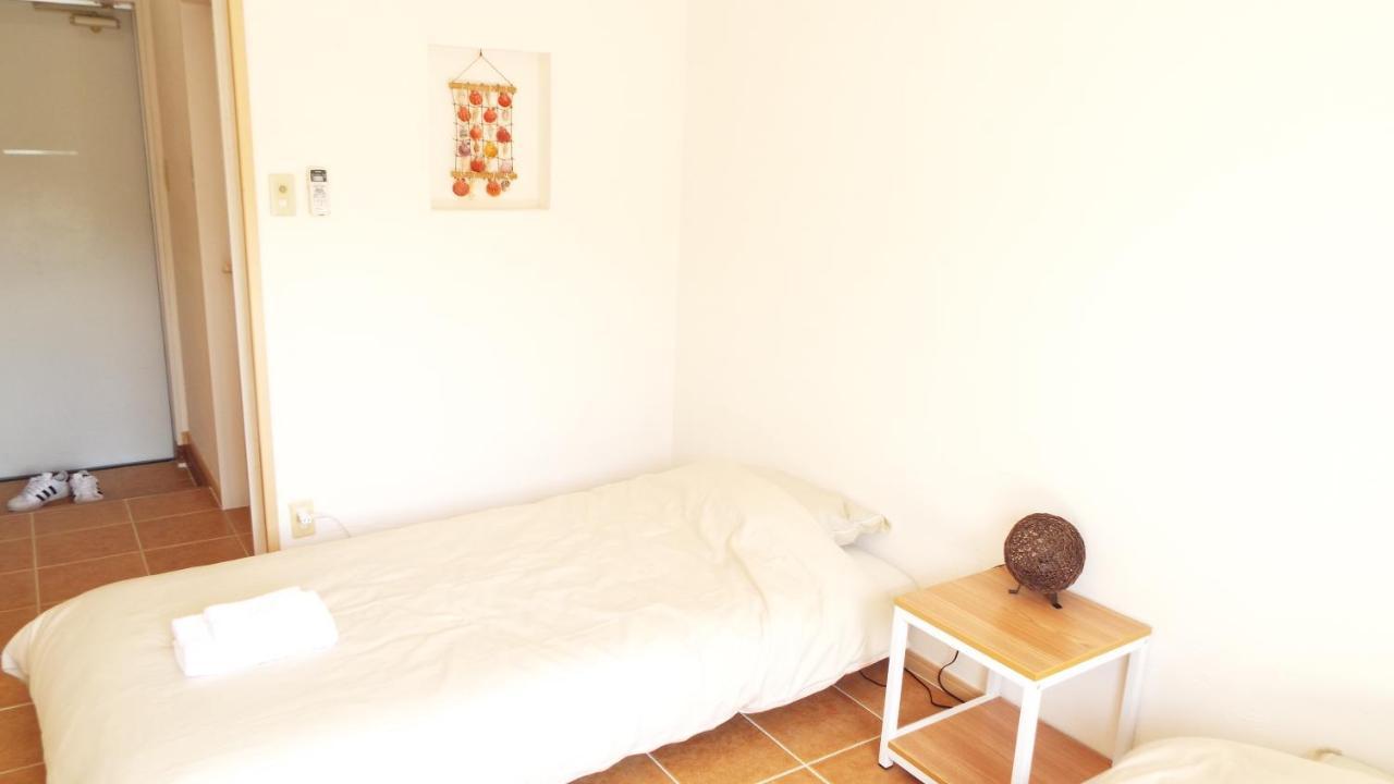 Hotel Asobibase Yamabare-House à Ishigaki  Extérieur photo