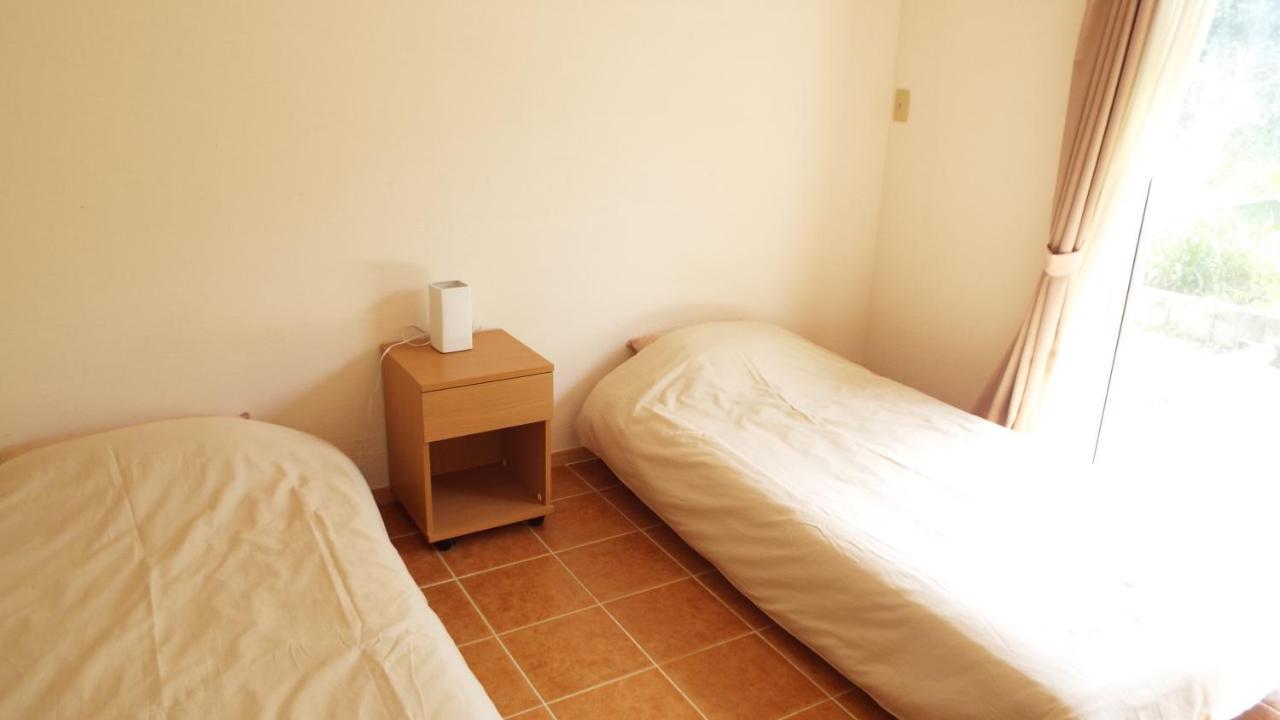 Hotel Asobibase Yamabare-House à Ishigaki  Extérieur photo